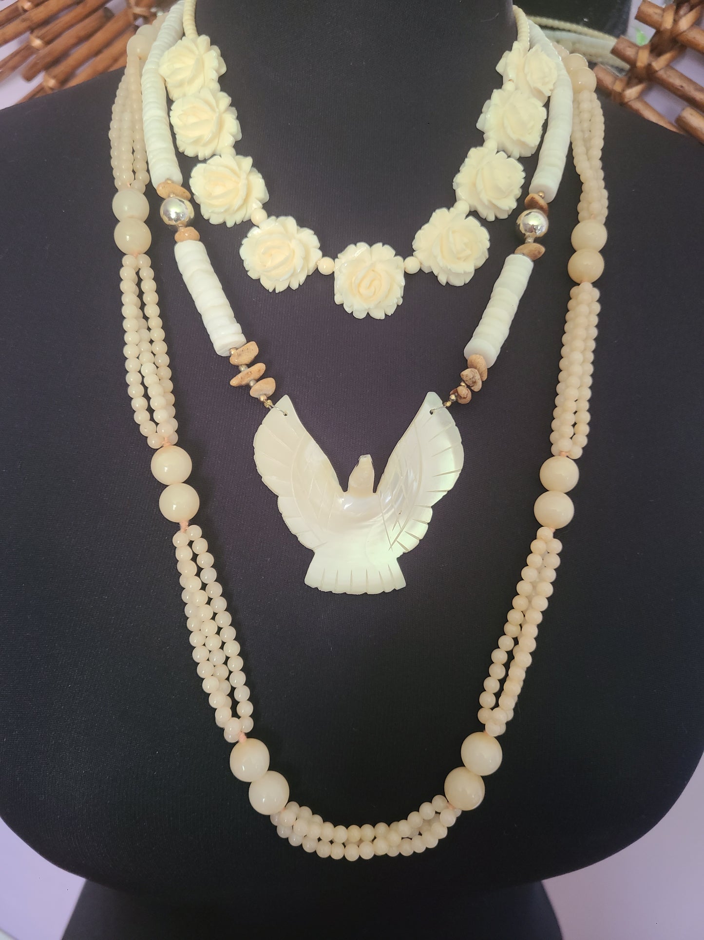 VINTAGE | Ivory Tone Beaded Necklace