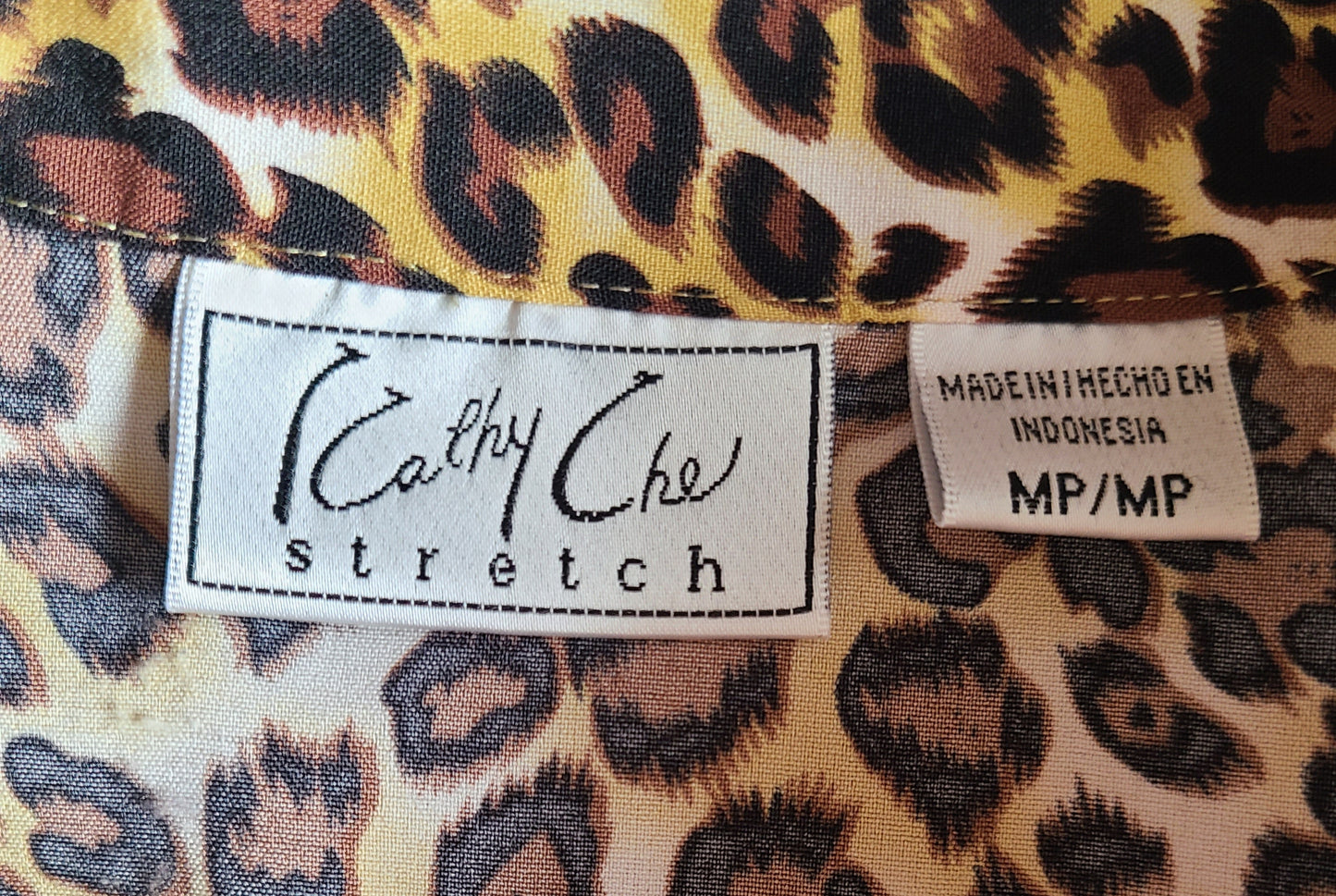 VINTAGE Kathy Che Brand Cheetah Print Tab Collar Blouse