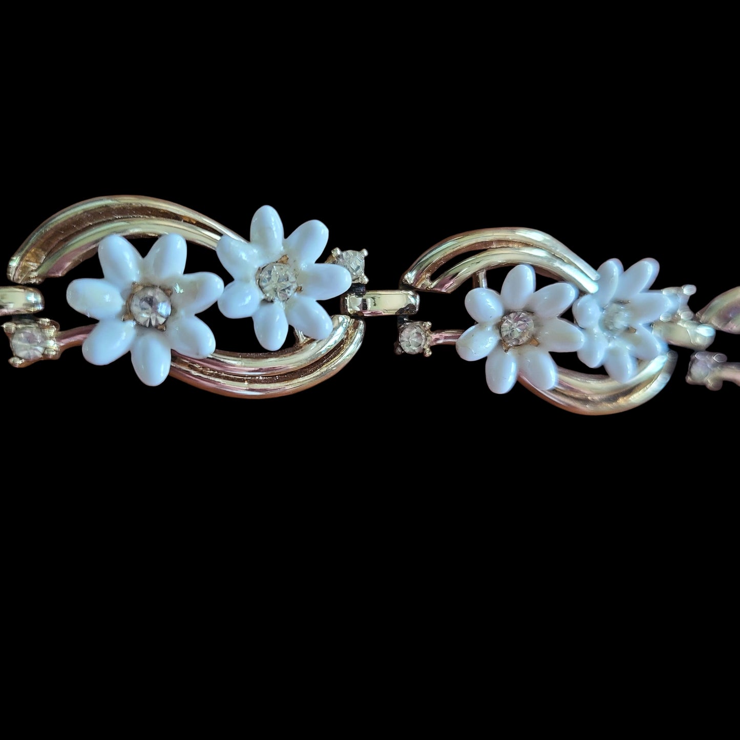 Coro Pegasus Parure White Daisy Necklace/Bracelet/Earrings Set