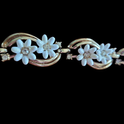 Coro Pegasus Parure White Daisy Necklace/Bracelet/Earrings Set