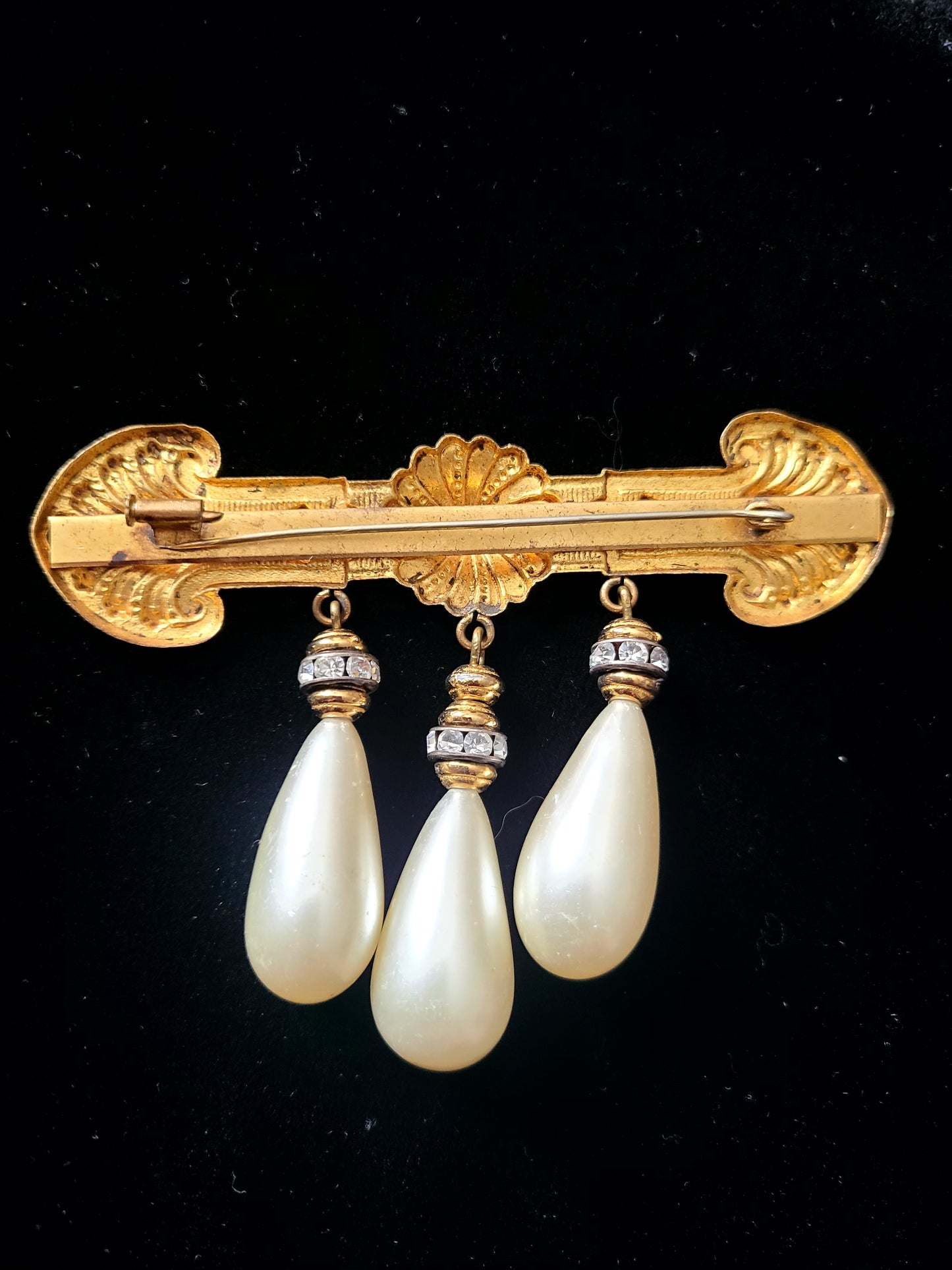1980's Gold Tone Pearl Brooch