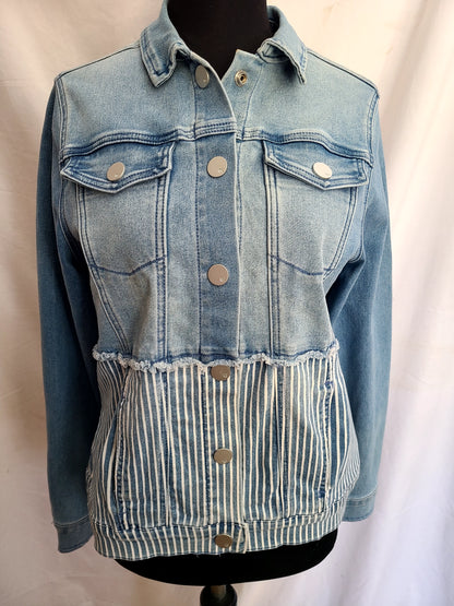 DG2 Brand Light Wash Mixed Print Stretch Denim Jacket Size Medium
