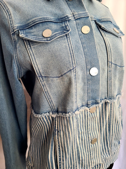 DG2 Brand Light Wash Mixed Print Stretch Denim Jacket Size Medium
