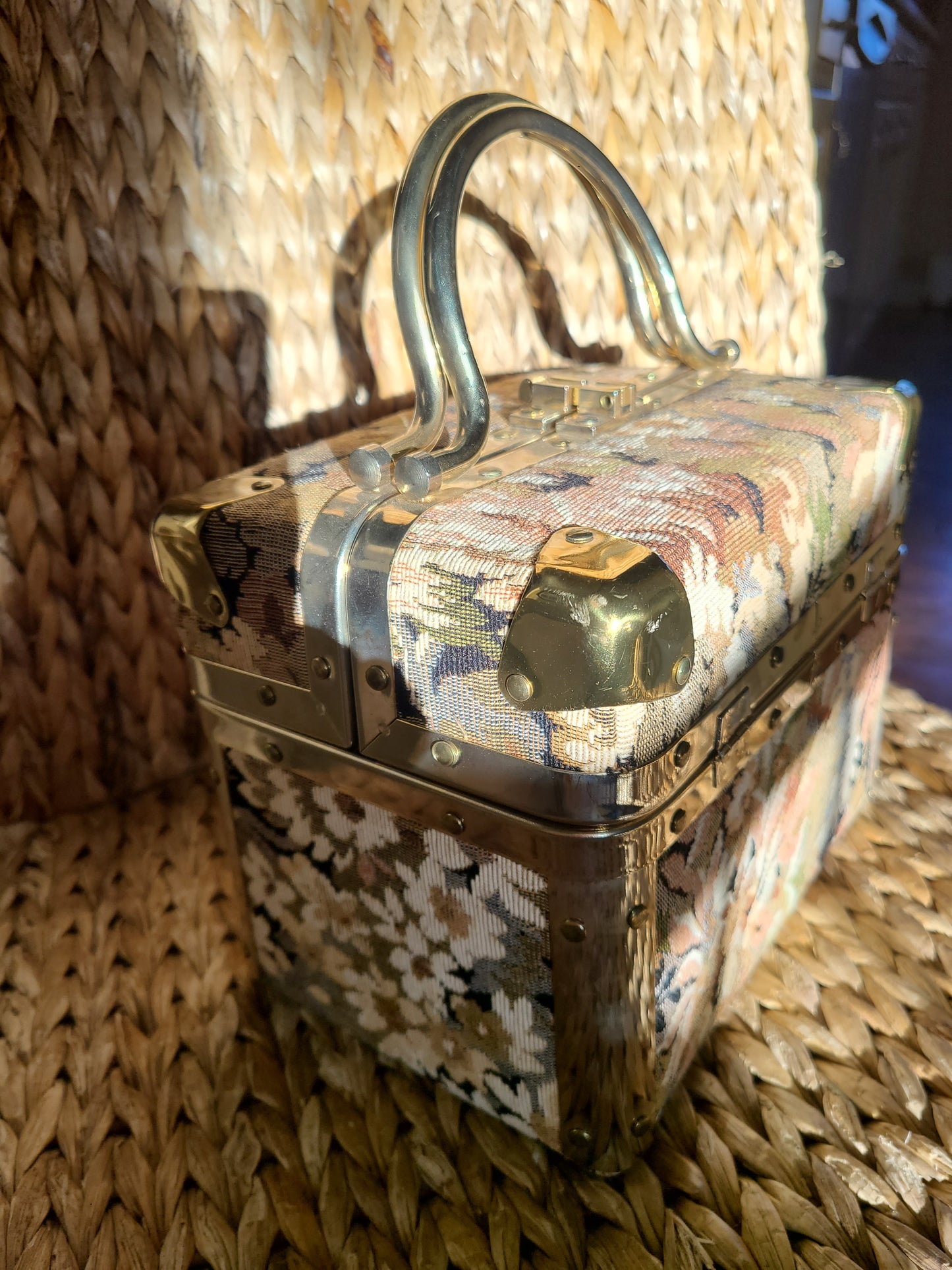Vintage Borsa Bella Floral Tapestry Box Bag