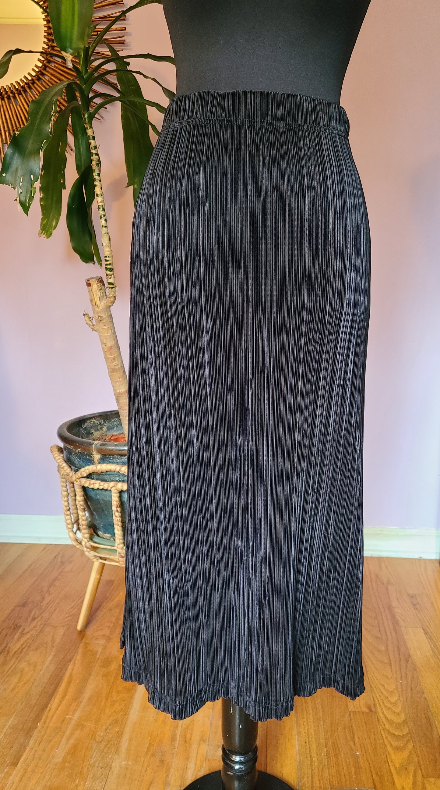 Vintage BonWorth Black Plisse Midi Skirt - Size S/M