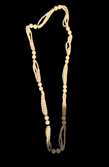 VINTAGE | Ivory Tone Beaded Necklace