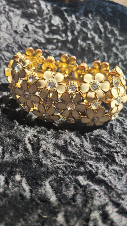 VINTAGE Enamel and Crystal Flower Stretch Bracelet