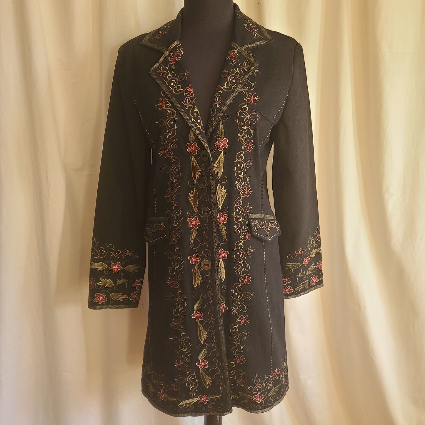 NWT Pyramid Collection Brand Black Coat Floral Embroidery Size Medium