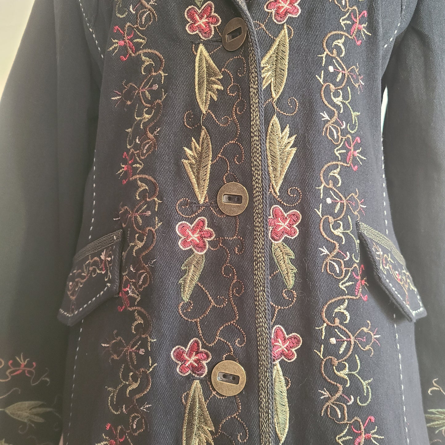 NWT Pyramid Collection Brand Black Coat Floral Embroidery Size Medium