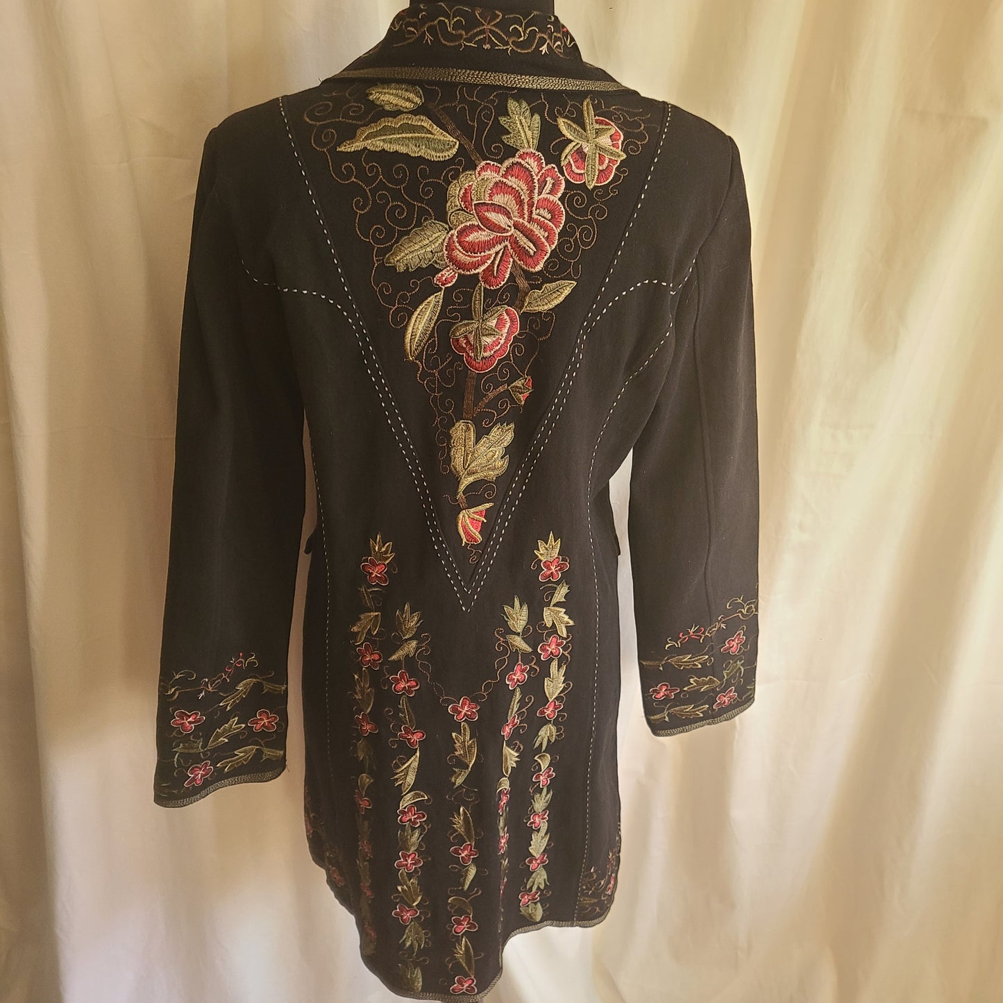 NWT Pyramid Collection Brand Black Coat Floral Embroidery Size Medium