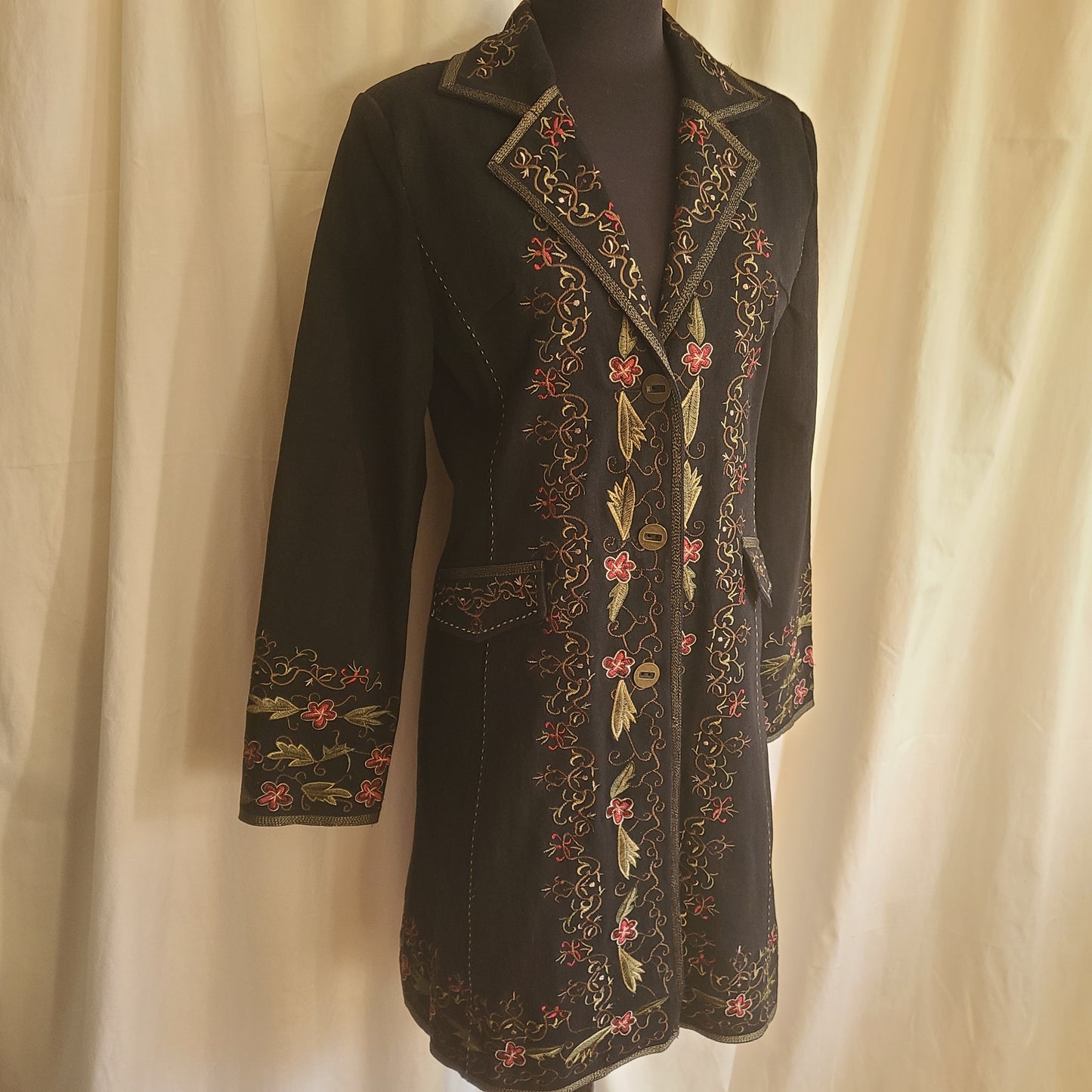 NWT Pyramid Collection Brand Black Coat Floral Embroidery Size Medium