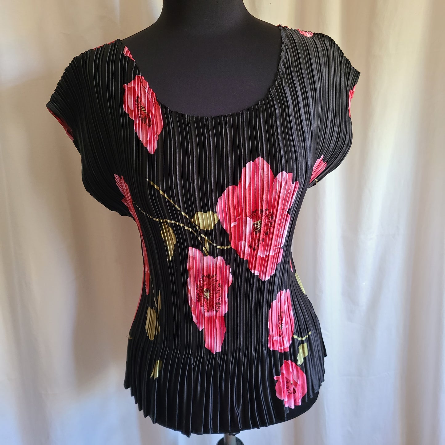 Graphic Flower Print Mini Pleat Cap Sleeve Blouse Size Medium