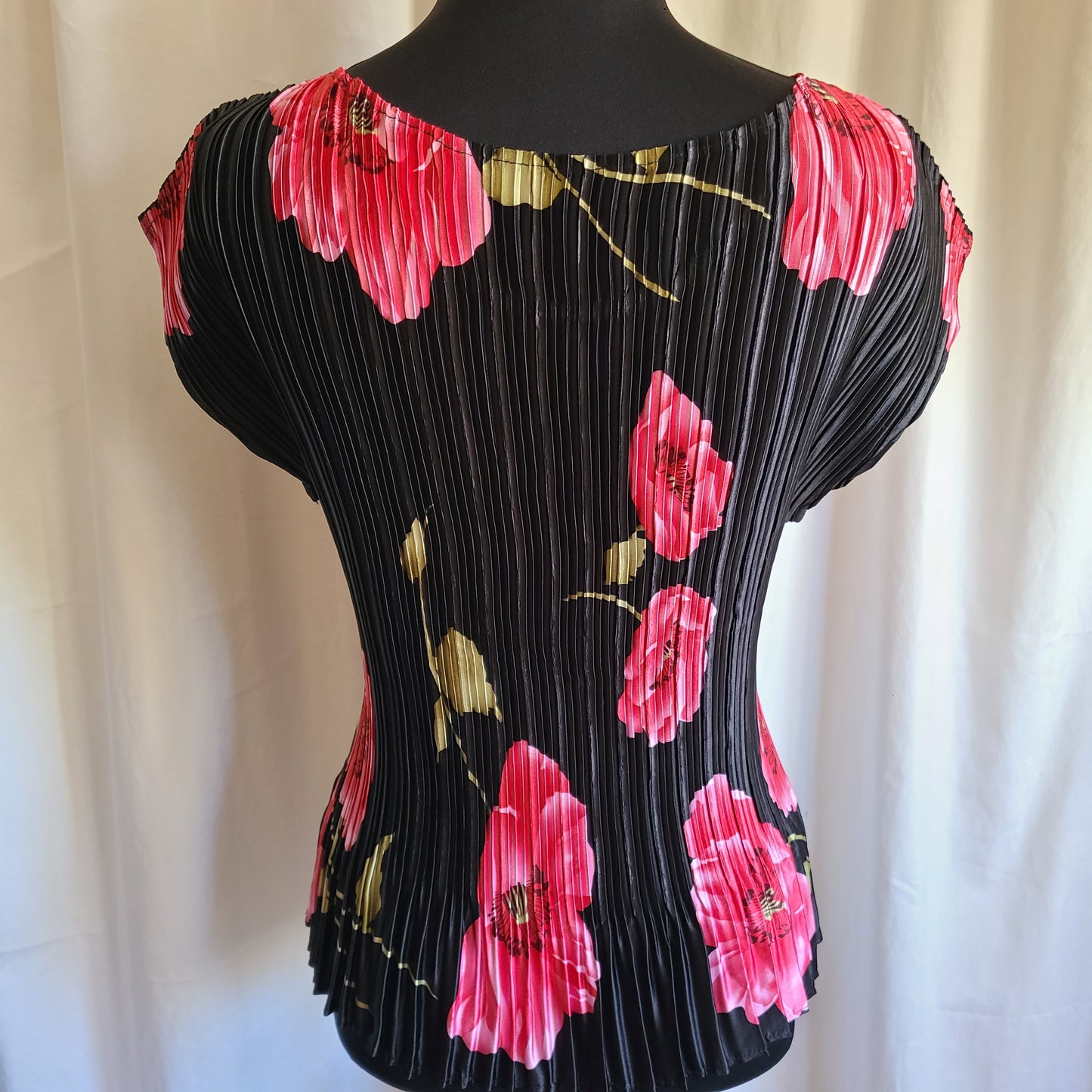 Graphic Flower Print Mini Pleat Cap Sleeve Blouse Size Medium