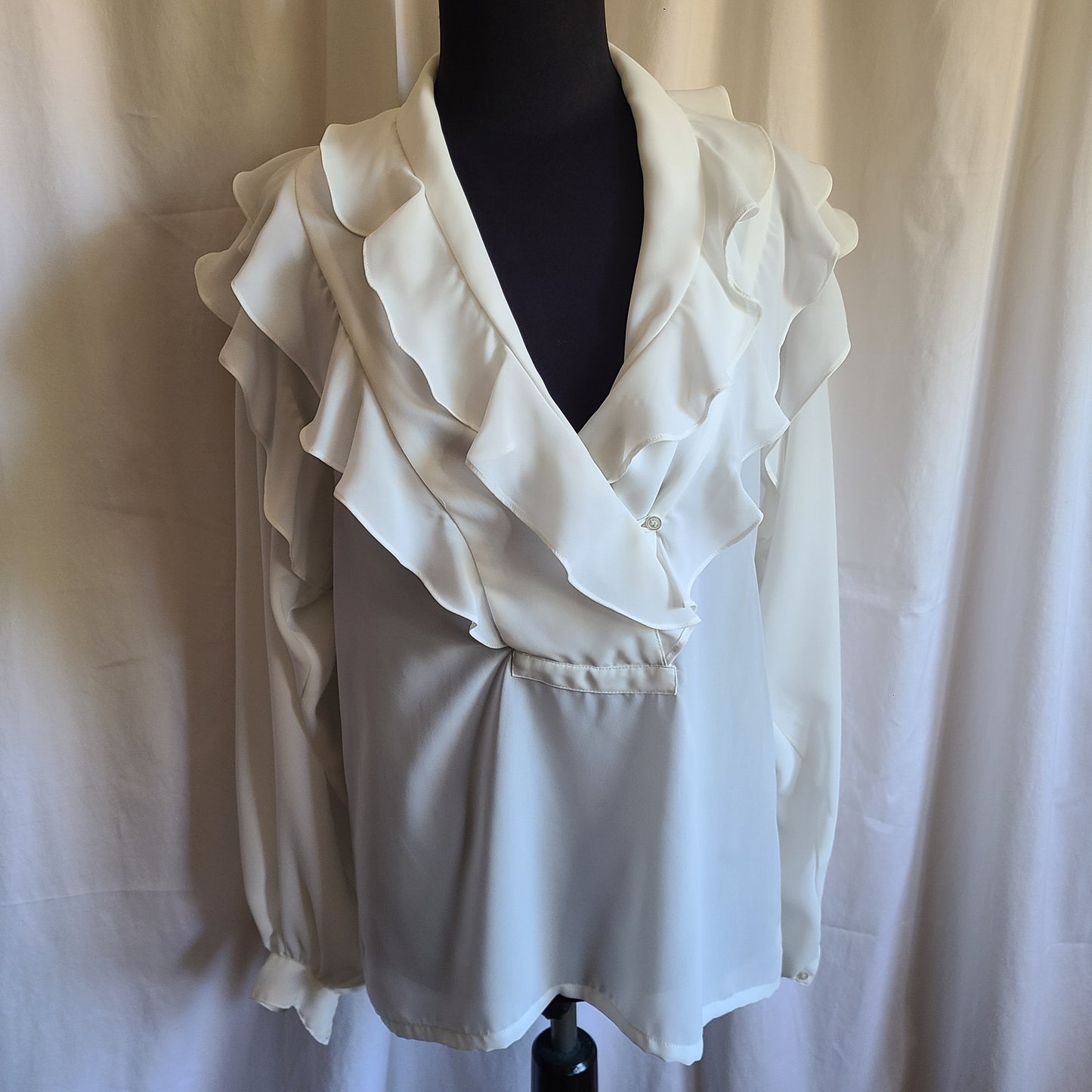 Liz Clairborne Brand Maximum Ruffle Long Sleeve White Blouse - Size Medium