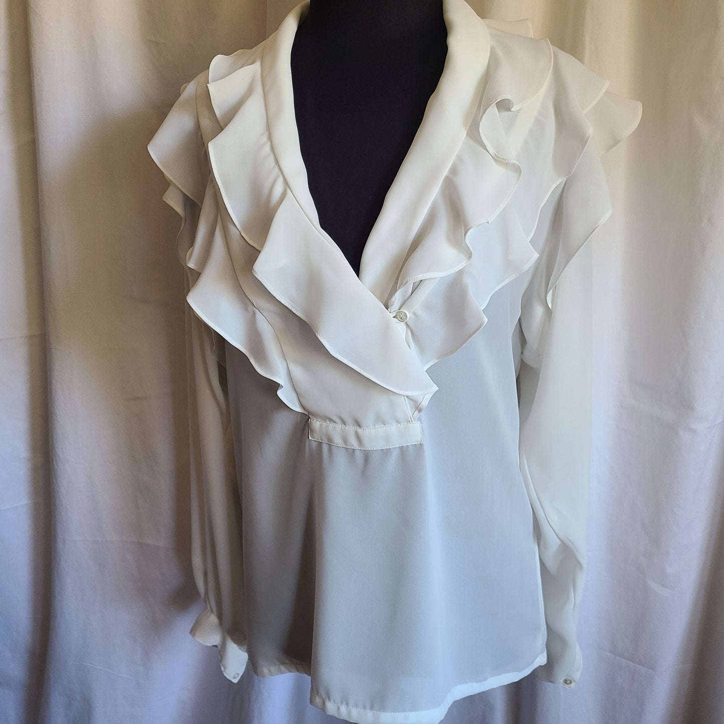 Liz Clairborne Brand Maximum Ruffle Long Sleeve White Blouse - Size Medium