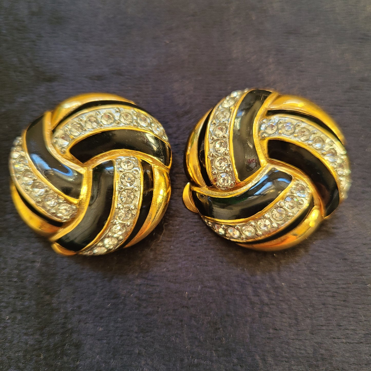 Vintage Essex Brand Black Gold Crystal Swirl Clip On Earrings