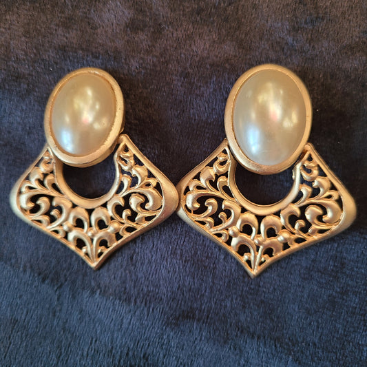 Vintage Art Nouveau Gold Tone Pearl Clip On Earrings