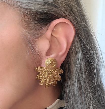 Carol Dauplaise Brand Vintage Gold Tone Clip On Earrings