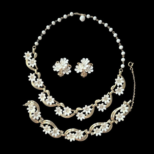 Coro Pegasus Parure White Daisy Necklace/Bracelet/Earrings Set