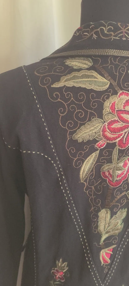 NWT Pyramid Collection Brand Black Coat Floral Embroidery Size Medium